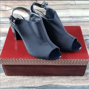 DRESS BARN Size 8 Navy Blue Heels